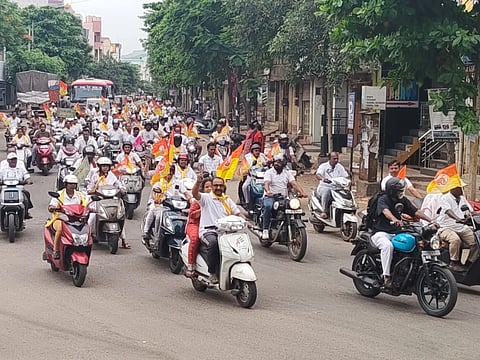ಹೊಸಪೇಟೆಯಲ್ಲಿ ಶುಕ್ರವಾರ ಅಂತರರಾಷ್ಟ್ರೀಯ ಯೋಗ ದಿನಾಚರಣೆಯ ನಿಮಿತ್ತ ಬೈಕ್ ರ‍್ಯಾಲಿ ನಡೆಯಿತು.