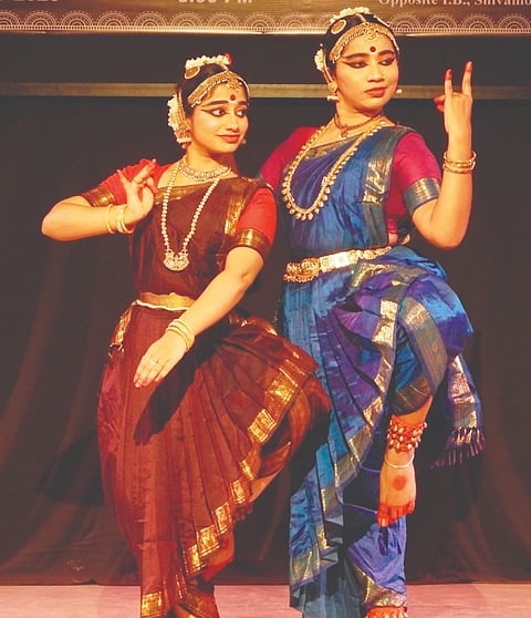 ಸಾಗರದ ಕುಡುಪಲಿ ಸ್ವರಾಲಯ ಸಭಾಂಗಣದಲ್ಲಿ ಆಯೋಜಿಸಿದ್ದ ನೃತ್ಯೋತ್ಸವದಲ್ಲಿ ಕಲಾವಿದರು ನತ್ಯ ಪ್ರದರ್ಶಿಸಿದರು.