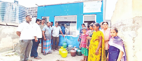 ಸಂಡೂರು ತಾಲೂಕು ತೋರಣಗಲ್ ಗ್ರಾಮದ ಒಂದನೇ ವಾರ್ಡ್ ಜನತಾ ಕಾಲನಿ ಆಸ್ಪತ್ರೆಯಲ್ಲಿರುವ ಕುಡಿಯುವ ನೀರಿನ ಘಟಕದ ದುರಸ್ತಿಗೆ ಆಗ್ರಹಿಸಿ ಸಿಪಿಎಂ(ಎಂ) ನೇತೃತ್ವದಲ್ಲಿ ಪ್ರತಿಭಟನೆ ನಡೆಯಿತು. 