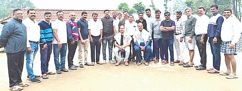 ಪಟ್ಟಣದಲ್ಲಿ ನಡೆದ ಸ್ನೇಹ ಸಮ್ಮಿಲನ ಕಾರ್ಯಕ್ರಮದಲ್ಲಿ ಸೋಮವಾರ ದೈಹಿಕ ಶಿಕ್ಷಣ ನಿರ್ದೇಶಕರಾಗಿ ಕಾರ್ಯನಿರ್ವಹಿಸುತ್ತಾ, ಪಿಹೆಚ್‌ಡಿ ಪದವಿ ಪಡೆದ ಕೆ.ಆರ್.ಲೋಕೇಶ್ ಮತ್ತು ಕೆ.ಎಸ್. ಭಾಸ್ಕರ್‌ರನ್ನು ಕರ್ನಾಟಕ ರಾಜ್ಯ ಸ್ನಾತಕೋತ್ತರ ದೈಹಿಕ ಶಿಕ್ಷಣ ಸಂಘದ ಅಧ್ಯಕ್ಷ ಸಿದ್ದೇಶ್ವರ ಸನ್ಮಾನಿಸಿದರು. ದೈಹಿಕ ಶಿಕ್ಷಕರಾದ ಪ್ರಕಾಶ್, ರಮೇಶ್, ಸೋಮಶೇಖರ್, ಶಿವಕುಮಾರ್, ಮಾರುತಿ ಸೇರಿದಂತೆ ಹಲವರು ಉಪಸ್ಥಿತರಿದ್ದರು.