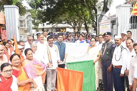 ಚಿಕ್ಕಮಗಳೂರಿನಲ್ಲಿ ಜಿಲ್ಲಾಡಳಿತದಿಂದ ಆಯೋಜಿಸಿದ್ದ ಯೋಗ ನಡಿಗೆ ಕಾರ್ಯಕ್ರಮಕ್ಕೆ ಶಾಸಕ ಎಚ್‌.ಡಿ.ತಮ್ಮಯ್ಯ ಚಾಲನೆ ನೀಡಿದರು..