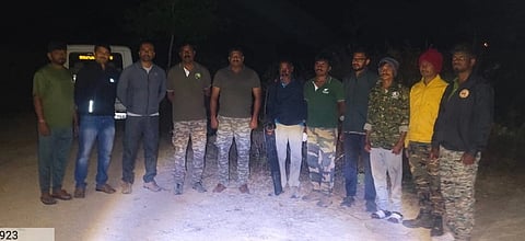 ಅರಣ್ಯಕ್ಕೆ ಬಿದ್ದ ಬೆಂಕಿ ನಂದಿಸುವಲ್ಲಿ ಯಶಸ್ವಿಯಾದ ಅಗ್ನಿ ಶಾಮಕ ಸಿಬ್ಬಂದಿ.