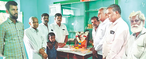 ತಿ.ನರಸೀಪುರದ ಜೆಡಿಎಸ್ ಕಚೇರಿಯಲ್ಲಿ ಭಾನುವಾರ ಆಯೋಜಿಸಿದ್ದ ಶ್ರದ್ಧಾಂಜಲಿ ಸಭೆಯಲ್ಲಿ ಚೆನ್ನಮ್ಮ ಅವರಿಗೆ ಭಾವಪೂರ್ಣ ಶ್ರದ್ಧಾಂಜಲಿ ಸಲ್ಲಿಸಲಾಯಿತು. ಸಿ.ಬಿ.ಹುಂಡಿ ಚಿನ್ನಸ್ವಾಮಿ, ಮರಿಸ್ವಾಮಿ, ಮಹದೇವ, ಜಯರಾಮು, ರೇವಣ್ಣ ಇತರರು ಇದ್ದರು.