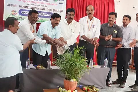 ಶಿಕಾರಿಪುರದಲ್ಲಿ ಮತದಾರ ದಿನಾಚರಣೆ ಕಾರ್ಯಕ್ರಮವನ್ನು ದೇವಕುಮಾರ್ ಉದ್ಘಾಟಿಸಿದರು. ಸುಧೀರ್, ಡಾ. ವಸಂತ್ ನಾಯ್ಕ, ಡಾ. ಎಂ.ವೀರೇಂದ್ರ, ಯೋಗೇಶ್, ಪರ್ವೀಜ್ ಅಹ್ಮದ್ ಇತರರಿದ್ದರು.
