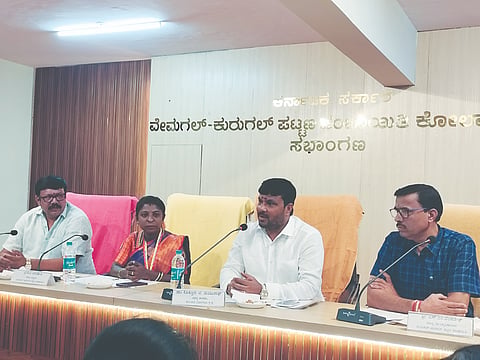ವಾರ್ಡ್​ಗಳ ಸಮಸ್ಯೆಗೆ ಕಿವಿಯಾಗುವಂತೆ ಮನವಿ problems