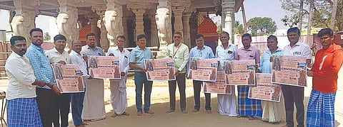 ಚಿಕ್ಕವಂಕಲಕುಂಟಾ ಶ್ರೀ ಮಾರುತೇಶ್ವರ ದೇವಸ್ಥಾನ ಆವರಣದಲ್ಲಿ ಜಾತ್ರೋತ್ಸವದ ಭಿತ್ತಿ ಪತ್ರಗಳನ್ನು ಉಪ ತಹಸೀಲ್ದಾರ್ ವಿಜಯ ಕುಮಾರ ಗುಂಡೂರು ಬಿಡುಗಡೆಗೊಳಿಸಿದರು. ಕಂದಾಯ ನಿರೀಕ್ಷಕ ಶರಣಪ್ಪ ಮುರ್ನಾಪುರ, ಪಿಡಿಒ ಹನುಮಂತಪ್ಪ ರೇಣಿ, ಕಾರ್ಯದರ್ಶಿ ಶಿವಪ್ಪ ಪುರ್ತಗೇರಿ, ವಿಎಒ ಶಿವಶರಣಪ್ಪ ಗೌಡ ಪಾಟೀಲ್, ದೇವಸ್ಥಾನದ ವ್ಯವಸ್ಥಾಪಕ ಚಂದಪ್ಪ ಕುರಿ ಇತರರಿದ್ದರು.