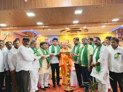 ಕಾಳಗಿಯಲ್ಲಿ ಹಮ್ಮಿಕೊಂಡಿದ್ದ ಮಾಜಿ ಉಪ ಪ್ರಧಾನಿ ಡಾ.ಬಾಬು ಜಗಜೀವನರಾಮ್​ ಅವರ ಜಯಂತಿ ಸಮಾರಂಭವನ್ನು ಸಂಸದ ಸಾಗರ ಖಂಡ್ರೆ ಉದ್ಘಾಟಿಸಿದರು. ಶಾಸಕರಾದ ಡಾ.ಅವಿನಾಶ ಜಾಧವ್​, ಜಗದೇವ ಗುತ್ತೇದಾರ್​, ಮುಖಂಡರಾದ ಗೋಪಾಲರಾವ ಕಟ್ಟಿಮನಿ, ಶರಣು ರಾಜಾಪುರ ಇತರರಿದ್ದರು.