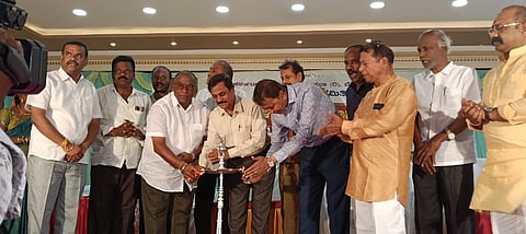 ಕೊಪ್ಪಳ ಜಿಲ್ಲಾ ಆರ್ಯವೈಶ್ಯ ಸಮಾವೇಶವನ್ನು ಕರ್ನಾಟಕ ಆರ್ಯವೈಶ್ಯ ಮಹಾಸಭೆ ರಾಜ್ಯಾಧ್ಯಕ್ಷ ಆರ್​ಪಿ ರವಿಶಂಕರ್​ ಉದ್ಘಾಟಿಸಿದರು. ಪ್ರಮುಖರಾದ ನಾರಾಯಣ ಕುರುಗೋಡು, ಸಂತೋಫ್​ಿ ಕೆಲೋಜಿ, ರಾಘವೇಂದ್ರ ಬೆಲ್ಲಂಕೊಂಡಿ, ಶ್ರೀನಿವಾಸ್​ ಗುಪ್ತಾ, ರಾಘವೇಂದ್ರ ಪಾನಘಂಟಿ ಇದ್ದರು.