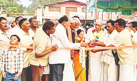 ಗ್ರಾಮದ ಹಿರಿಯರಾದ ವಿಮಲಾ ವೀರಪ್ಪ ನೂತನ ದ್ವಾರವನ್ನು ಉದ್ಘಾಟಿಸಿದರು. ಎಂ.ಎಚ್.ಅಣ್ಣೇಗೌಡ, ಎಂ.ಆರ್.ನಂಜುಂಡ, ಆರ್.ಪ್ರವೀಣ್, ಶಂಕರ ಶೆಟ್ಟಿ ಇತರರಿದ್ದರು.