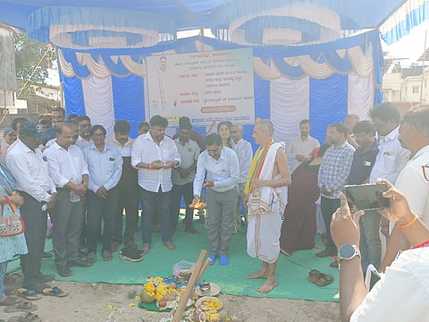 ಕಾರವಾರ ತರಕಾರಿ ಮಾರುಕಟ್ಟೆ ಕಟ್ಟಡ ಕಾಮಗಾರಿ ಶಂಕುಸ್ಥಾಪನೆ ನೆರವೆರಿತು. 
