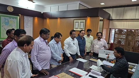 ಜನಶಕ್ತಿ ವೇದಿಕೆಯ ಪ್ರಮುಖರು ಎಡಿಸಿ ಅವರಿಗೆ  ದೂರು ನೀಡಿದರು. 