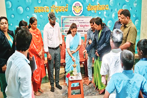 ಕೊಟ್ಟಿಗೆಹಾರ ಸರ್ಕಾರಿ ಪ್ರೌಢಶಾಲೆಯಲ್ಲಿ ನಡೆದ ಶಾಲಾ ಸಂಸತ್ತಿನ ಕಾರ್ಯಕ್ರಮವನ್ನು ತಹಸೀಲ್ದಾರ್ ಎಸ್.ಅಶ್ವಿನಿ ಉದ್ಘಾಟಿಸಿದರು. ಶರತ್, ರಘು, ಸ್ವರೂಪ ಪ್ರಶಾಂತ್ ಇದ್ದರು