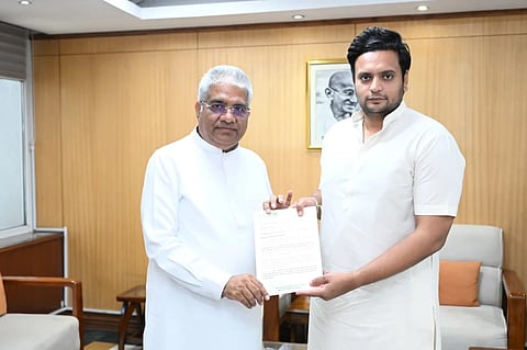  ತಿಪ್ಪಯ್ಯನಕೆರೆಯಲ್ಲಿ ನಗರ ವನ ಯೋಜನೆ ಜಾರಿಗೊಳಿಸಬೇಕು ಎಂದು ಕೋರಿ ಸಂಸದ ಯದುವೀರ್ ಅವರು ಕೇಂದ್ರ ಸಚಿವ ಭೂಪೇಂದ್ರ ಯಾದವ್ ಅವರನ್ನು ಭೇಟಿ ಮಾಡಿ ಮನವಿ ಸಲ್ಲಿಸಿದರು.