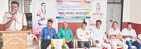ಔರಾದ್​ ತಾಲೂಕಿನ ಸಂತಪುರನ ಸಿದ್ಧರಾಮೇಶ್ವರ ಪದವಿ ಪೂರ್ವ ಕಾಲೇಜಿನಲ್ಲಿ ಎಸ್​ಕೆಡಿಆರ್​ಡಿಪಿ ಯೋಜನೆ ವತಿಯಿಂದ ಹಮ್ಮಿಕೊಂಡಿದ್ದ ಸ್ವಾಸ್ಥ ್ಯ ಸಂಕಲ್ಪ ಕಾರ್ಯಕ್ರಮದಲ್ಲಿ ಪಿಎಸ್​ಐ ದಿನೇಶ್​ ಎಂ. ಟಿ ಮಾತನಾಡಿದರು. ಪ್ರಾಂಶುಪಾಲ ನವೀಲಕುಮಾರ್​ ಉತ್ಕಾರ, ಧನರಾಜ ಮುಸ್ತಾಪುರೆ, ಶಿವಕುಮಾರ ಮುಳ್ಳುಕೇರಿ, ಶಿವಲಿಂಗ ಹೇಡೆ, ರವಿ, ಸತೀಶ ನಾಗುರೆ,ಬಸವರಾಜ ಪೂಜಾರಿ ಇತರರಿದ್ದರು.
