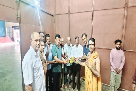 ಬಾಳೆಹೊನ್ನೂರು ವಿದ್ಯಾಗಣಪತಿ ಸೇವಾ ಸಮಿತಿ ಚತುರ್ಥಿ ಅಂಗವಾಗಿ ಪ್ರತಿಷ್ಠಾಪಿಸುವ ಗಣೇಶ ವಿಗ್ರಹ ನಿರ್ಮಾಣ ಕಾರ್ಯಕ್ಕೆ ಮೃತ್ತಿಕೆ ಪೂಜೆ ಮೂಲಕ ಚಾಲನೆ ನೀಡಲಾಯಿತು.  