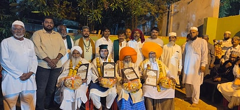 ಬೈಲಹೊಂಗಲದ ಹಜರತ್ ಹಾಫೀಜ್ ಬರೀ ಷಾ ವಲಿ ದರ್ಗಾದ ಸಂದಲ್ ಮತ್ತು ಉರುಸ್ ಕಾರ್ಯಕ್ರಮದಲ್ಲಿ ಮಹಾನ್ ಸೂಫಿ ಸಂತರು, ಮಲಂಗ ಬಾಬಾಗಳನ್ನು ಸತ್ಕರಿಸಲಾಯಿತು. ಸೂಫಿ ಕಾಸೀಂ ಷಾ ಖಾದ್ರಿ ವ ಹಾಸ್ಮಿ ಇತರರಿದ್ದರು.