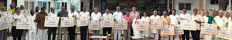 ಬೈಲಹೊಂಗಲ ಈಶ್ವರೀಯ ವಿಶ್ವ ವಿದ್ಯಾಲಯದ ರಾಜಯೋಗ ಭವನದ ಉದ್ಘಾಟನೆ ಹಾಗೂ ಅಮತ ಮಹೋತ್ಸವ ಕಾರ್ಯಕ್ರಮದ ಆಮಂತ್ರಣ ಪತ್ರಿಕೆಯನ್ನು ಬಿಡುಗಡೆಗೊಳಿಸಲಾಯಿತು. ಪ್ರಭಾ ಅಕ್ಕ, ರಾಜಯೋಗಿ ಬಿ.ಕೆ.ಬಸವರಾಜ, ಚಿತ್ರನಟ ಶಿವರಂಜನ ಬೋಳನ್ನನವರ, ಶಂಕರ ಮಾಡಲಗಿ, ಬಾಬು ಕುಡಸೋಮನ್ನವರ ಇತರರಿದ್ದರು.