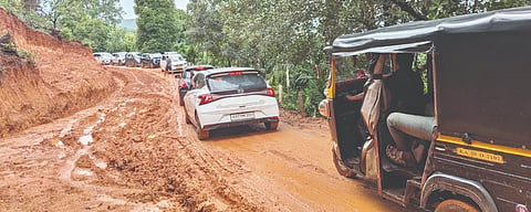  ಕೆಸರುಗದ್ದೆಯಂತಾದ ಮೂಡುಗಲ್ಲು ಸಂಪರ್ಕ ರಸ್ತೆ.