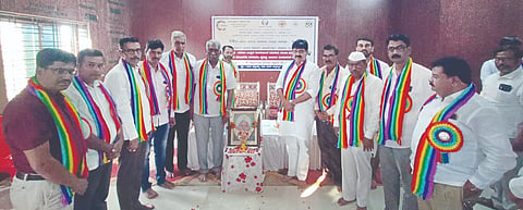 ಚನ್ನಮ್ಮನ ಕಿತ್ತೂರು ಪಟ್ಟಣದಲ್ಲಿ ಆಯೋಜಿಸಿದ್ದ ಅಖಿಲ ಭಾರತ ಸಹಕಾರ ಸಪ್ತಾಹ ಕಾರ್ಯಕ್ರಮವನ್ನು ಶಾಸಕ ಬಾಬಾಸಾಹೇಬ ಪಾಟೀಲ ಉದ್ಘಾಟಿಸಿದರು. ಬಸಗೌಡ ಪಾಟೀಲ, ನಾನಾಸಾಹೇಬ ಪಾಟೀಲ, ಉಮೇಶ ಪಾಟೀಲ, ಶಿವನಗೌಡ ಪಾಟೀಲ ಇತರರಿದ್ದರು.