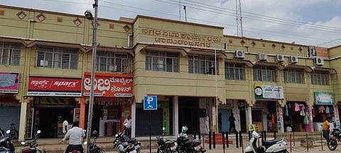 ಚಾಮರಾಜನಗರದ ಹೃದಯ ಭಾಗದಲ್ಲಿರುವ ನಗರಸಭೆ ಕಚೇರಿ 