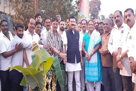 ಸಾಗರದ ನೆಹರು ಮೈದಾನದಲ್ಲಿ 70 ಲಕ್ಷ ರೂ. ವೆಚ್ಚದ ವಿವಿಧ ಕಾಮಗಾರಿಗೆ ಶಾಸಕ ಗೋಪಾಲಕೃಷ್ಣ ಬೇಳೂರು ಶಂಕುಸ್ಥಾಪನೆ ನೆರವೇರಿಸಿದರು. ಎಚ್.ಕೆ.ನಾಗಪ್ಪ, ಶಾಂತರಾಮ್, ಡಾ. ಅ.ರಾ.ಲಂಬೋಧರ್ ಇತರರಿದ್ದರು.