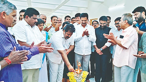 ಶಿರಸಿ ತಾಪಂ ನೂತನ ಕಟ್ಟಡವನ್ನು ಸಚಿವ ಮಂಕಾಳ ವೈದ್ಯ ಉದ್ಘಾಟಿಸಿದರು. ಶಾಸಕ ಭೀಮಣ್ಣ ನಾಯ್ಕ, ಡಾ. ದಿಲಿಷ್ ಶಶಿ, ಸತೀಶ ನಾಯ್ಕ,  ಸುಮಾ ಉಗ್ರಾಣಕರ್,  ಜಗದೀಶ ಗೌಡ ಇತರರಿದ್ದರು. 