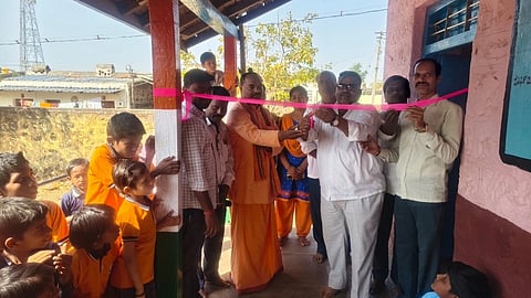 ಅರಟಾಳ ಗ್ರಾಮದ ಸರ್ಕಾರಿ ಹಿರಿಯ ಪ್ರಾಥಮಿಕ ಶಾಲೆಯಲ್ಲಿ ಹಮ್ಮಿಕೊಂಡಿದ್ದ ವಿಜ್ಞಾನ ಪ್ರಯೋಗ ಕಾರ್ಯಕ್ರಮಕ್ಕೆ  ಶಿವಪ್ಪ ಹಟ್ಟಿ ಚಾಲನೆ ನೀಡಿದರು. ಪಿ.ಎಸ್.ಮಸಳಿ, ಶರಣಯ್ಯ ಹಿರೇಮಠ, ಎನ್.ಎಂ.ಕೆರೂರ ಇತರರಿದ್ದರು.