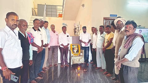 ಅರಟಾಳ ಗ್ರಾಪಂ ಕಾರ್ಯಾಲಯದಲ್ಲಿ ಜಕಣಾಚಾರಿಯರ ಜಯಂತಿ ಆಚರಿಸಲಾಯಿತು. ಪಿಡಿಒ ಮಡಿವಾಳಪ್ಪ ರಾಮಗೊಂಡ, ಶಿವಾನಂದ ಖ್ಯಾಡಿ, ಶ್ರೀಶೈಲ ಬಡಿಗೇರ ಇತರರಿದ್ದರು.
