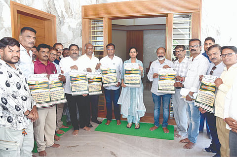 ಗೋಕಾಕ ನಗರದಲ್ಲಿ ಹಮ್ಮಿಕೊಂಡಿದ್ದ ಕಾರ್ಯಕ್ರಮದಲ್ಲಿ ಕೆಪಿಎ ಆಸರೆ ಯೋಜನೆಗೆ ಸಂಸದೆ ಪ್ರಿಯಾಂಕಾ ಜಾರಕಿಹೊಳಿ ಚಾಲನೆ ನೀಡಿದರು. ಮಲ್ಲಿಕಾರ್ಜುನ ಕೆ.ಆರ್​., ಲಕ್ಷ$್ಮಣ ಯಮಕನಮರಡಿ, ಸುರೇಶ ರಜಪೂತ, ಗಂಗಾಧರ ಕಳ್ಳಿಗುದ್ದಿ, ರವಿ ಉಪ್ಪಿನ, ಮಧು ಸೋನಗೋಜಿ ಇತರರಿದ್ದರು.