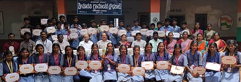 ಪ್ರೌಢಶಾಲೆಗಳ ಕ್ರೀಡಾಕೂಟದಲ್ಲಿ ವಿಜೇತರಾದ ಚಿಕ್ಕಬಿದರೆಯ ಶ್ರೀ ವಾರುತಿ ಗ್ರಾವಾಂತರ ಪ್ರೌಢಶಾಲೆಯ ವಿದ್ಯಾರ್ಥಿಗಳು.