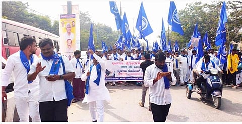 ಭೀಮಾ ಕೊರೇಗಾಂವ್ ವಿಜಯೋತ್ಸವ ನಿಮಿತ್ತ ವಿಜಯೋತ್ಸವ ಆಚರಣಾ ಸಮಿತಿ ವತಿಯಿಂದ ಸಿಂಧನೂರಿನಲ್ಲಿ  ಜೈಭೀಮ್ ರೆಜಿಮೆಂಟ್ ಪಥ ಸಂಚಲನ ನಡೆಯಿತು.