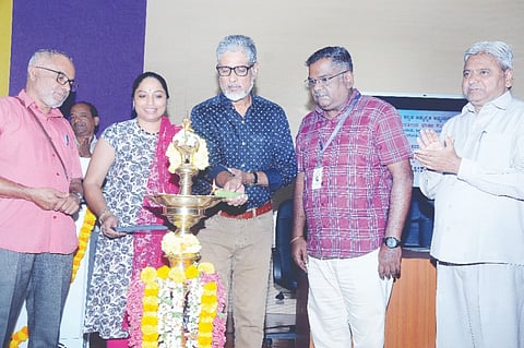  ಸಿಐಐಎಲ್ ಸಭಾಂಗಣದಲ್ಲಿ ಆಯೋಜಿಸಿದ್ದ ಶಾಸ್ತ್ರೀಯ ಕನ್ನಡ ನಿತ್ಯೋತ್ಸವ ಅಂತರ್ಜಾಲ ಉಪನ್ಯಾಸ ಕಾರ್ಯಕ್ರಮವನ್ನು ಚಿಂತಕ, ವಿಮರ್ಶಕ ಪ್ರೊ.ರಹಮತ್ ತರೀಕೆರೆ ಉದ್ಘಾಟಿಸಿದರು. ಪ್ರೊ.ಶೈಲೇಂದ್ರ ಮೋಹನ್, ಪ್ರೊ.ಎನ್.ಎಂ. ತಳವಾರ, ಎಲ್.ಆರ್.ಪ್ರೇಮ್ ಕುಮಾರ್ ಇದ್ದರು.