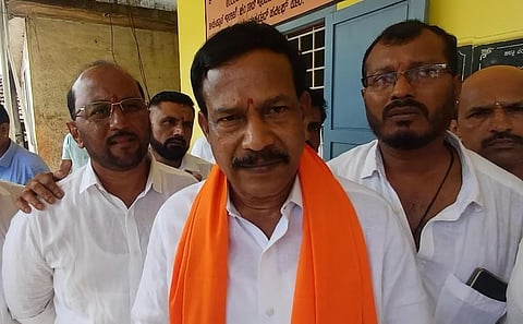 ವಿಟ್ಲದಲ್ಲಿ ಬಿಜೆಪಿ ಜಿಲ್ಲಾಧ್ಯಕ್ಷ ಸತೀಶ್ ಕುಂಪಲ ಮಾಧ್ಯಮದವರ ಜತೆಗೆ ಮಾತನಾಡಿದರು.