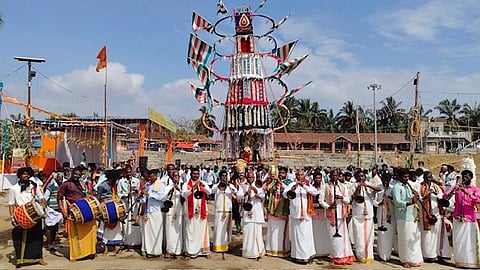 ಮಂಗಳವಾರ ಶ್ರೀ ಮಹದೇಶ್ವರಸ್ವಾಮಿ ಮಹಾರಥೋತ್ಸವ ವಿಜೃಂಭಣೆಯಿಂದ ಜರುಗಿತು.
