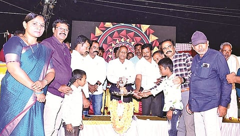ಹೊಳೆನರಸೀಪುರ ತಾಲೂಕಿನ ಮೆಣಗನಹಳ್ಳಿ ಕೊಪ್ಪಲು ಸರ್ಕಾರಿ ಕಿರಿಯ ಪ್ರಾಥಮಿಕ ಶಾಲೆಯಲ್ಲಿ ಆಯೋಜಿಸಿದ್ದ ವಾರ್ಷಿಕೋತ್ಸವ ಕಾರ್ಯಕ್ರಮದಲ್ಲಿ ಬಿಇಒ ಸೋಮಲಿಂಗೇಗೌಡ  ಮಾತನಾಡಿದರು.