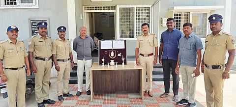 ಮೂವರು ಮನೆಗಳ್ಳರ ಬಂಧನ burglars arrested