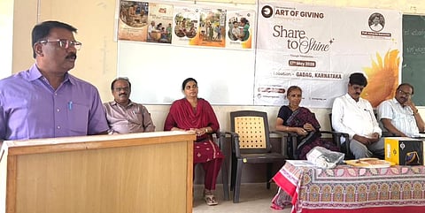 ಜಿಲ್ಲೆಯ ಹುಲಕೋಟಿ ಸರ್ಕಾರಿ ಕಾಲೇಜಿನಲ್ಲಿ ಏರ್ಪಡಿಸಿದ್ದ ಕಾರ್ಯಕ್ರಮದಲ್ಲಿ ಡಾ. ಅಪ್ಪಣ್ಣ ಹಂಜೆ ಮಾತಾಡಿದರು. ಪ್ರೊ. ವಿ.ಎಚ್. ಕೊಳ್ಳಿ, ಡಾ. ಸಾರಿಕಾ ಪಾಟೀಲ, ಡಾ. ಲಕ್ಷ್ಮಣ ಮುಳಗುಂದ ಇತರರು ಇದ್ದರು.
