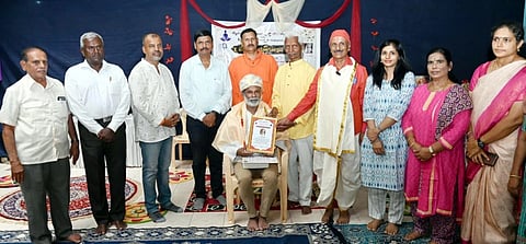 ಅಂತಾರಾಷ್ಟ್ರೀಯ ಯೋಗ ತರಬೇತುದಾರ ಬಿ. ಶ್ರೀನಾಥ್‌  ಅವರಿಗೆ ಮೈಸೂರು ಯೋಗೀಶ್‌ ಸೇವಾರತ್ನ ಪ್ರಶಸ್ತಿ ಪ್ರದಾನ ಮಾಡಲಾಯಿತು.