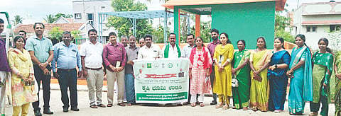  ಕೃಷಿ ಭೂಮಿ ಉಳಿಸಿ ಅಭಿಯಾನ ಕುರಿತು ಮೈಸೂರು ಜಿಲ್ಲೆಯ ಗ್ರಾಮವೊಂದರಲ್ಲಿ ಅಧಿಕಾರಿಗಳು ಅರಿವು ಮೂಡಿಸಿದರು. ಡಾ.ಬಿ.ಎನ್.ಜ್ಞಾನೇಶ್, ಎಚ್.ವಿ.ದಿವ್ಯಾ, ಶಾಮರಾಜ್, ಡಾ.ರಕ್ಷಿತ್‌ರಾಜ್, ಡಾ.ಜಿ.ಎಂ.ವಿನಯ್, ಡಾ.ವೈ.ಪಿ.ಪ್ರಸಾದ್, ಡಾ.ದೀಪಕ್ ಇತರರಿದ್ದರು.