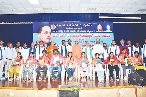 ವಿದ್ಯಾರ್ಥಿಗಳಿಗೆ ಪ್ರತಿಭಾ ಪುರಸ್ಕಾರ ಕಾರ್ಯಕ್ರಮ
