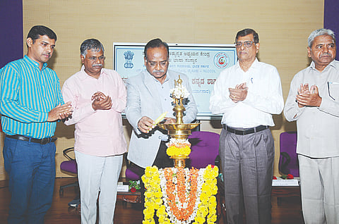 ಭಾರತೀಯ ಭಾಷಾ ಸಂಸ್ಥಾನ (ಸಿಐಐಎಲ್)ದಲ್ಲಿ ಆಯೋಜಿಸಿರುವ ಎರಡು ದಿನಗಳ ಕಾರ್ಯಾಗಾರಕ್ಕೆ ಪ್ರೊ. ಡಿ.ವಿ.ಪರಮಶಿವಮೂರ್ತಿ ಚಾಲನೆ ನೀಡಿದರು. ಪ್ರೊ. ಶ್ರೀನಿವಾಸ ಪಾಡಿಗಾರ್,  ಪ್ರೊ.ಬಸವರಾಜ ಕೋಡಗುಂಟಿ, ಡಾ. ಎಲ್.ಆರ್. ಪ್ರೇಮ್ಕುಮಾರ್, ಪ್ರೊ. ಎನ್.ಎಂ. ತಳವಾರ ಇದ್ದರು.