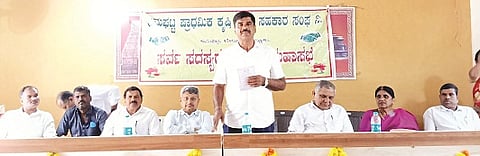 ಅನುಘಟ್ಟ ಪ್ರಾಥಾಮಿಕ ಕೃಷಿ ಪತ್ತಿನ ಸಹಕಾರ ಸಂಘದ ಸರ್ವ ಸದಸ್ಯರ ಸಭೆಯಲ್ಲಿ ಎಂ.ಎ.ನಾಗರಾಜ್ ಮಾತನಾಡಿದರು. ವೀರಭದ್ರಶೆಟ್ಟಿ, ಎಚ್.ಇ.ಇಂದಿರಾ, ಕೆ.ಜಿ.ಕುಮಾರ್, ಡಿ.ಎಚ್.ಗೌಡ, ವೆಂಕಟೇಶ್, ಮಂಜುನಾಥ್, ಸುಧಾ, ಬಸವರಾಜ್, ನಟರಾಜ್ ಇದ್ದರು.