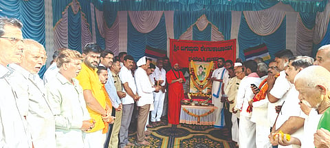 ಬೈಲಹೊಂಗಲದಲ್ಲಿ ರೇಣುಕಾಚಾರ್ಯ ಜಯಂತಿ ಆಚರಿಸಲಾಯಿತು. ಪ್ರಭುನೀಲಕಂಠ ಸ್ವಾಮೀಜಿ, ಡಾ.ವಿಶ್ವನಾಥ ಪಾಟೀಲ, ಡಾ.ಮಹಾಂತಯ್ಯಶಾಸ್ತ್ರಿ ಆರಾದ್ರಿಮಠ ಇತರರಿದ್ದರು.