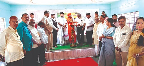 ಬೆಳವಡಿ ಮಲ್ಲಮ್ಮ ಉತ್ಸವದ ವಿಚಾರ ಸಂಕಿರಣವನ್ನು ಜಡಿಸಿದ್ದೇಶ್ವರ ಸ್ವಾಮೀಜಿ, ಡಾ.ಮಹಾಂತಯ್ಯ ಶಾಸ್ತ್ರೀ ಆರಾದ್ರಿಮಠ ಉದ್ಘಾಟಿಸಿದರು. ಈರಣ್ಣ ಕರಿಕಟ್ಟಿ, ಎ.ಎನ್​.ಪ್ಯಾಟಿ, ಸವಿತಾ ಪಾಟೀಲ ಇತರರು ಇದ್ದರು.