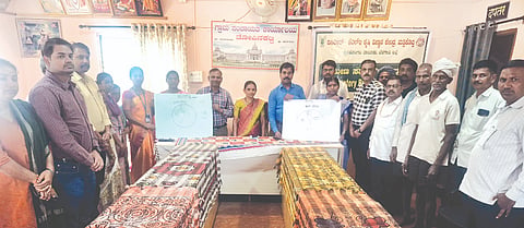 ತೋಪಿನಕಟ್ಟಿಯಲ್ಲಿ ಏರ್ಪಡಿಸಿದ್ದ ಗ್ರಾಮೀಣ ಸಹಭಾಗಿತ್ವ ಅಧ್ಯಯನ ಕಾರ್ಯಕ್ರಮದಲ್ಲಿ ಅನಿತಾ ಮುರಗೋಡ, ಡಾ.ಮಂಜುನಾಥ ಚೌರಡ್ಡಿ, ಡಾ.ಎಸ್.ಎಸ್.ಹಿರೇಮಠ, ಎಸ್.ಎಂ.ವಾರದ, ಜಿ.ಬಿ.ವಿಶ್ವನಾಥ ಇತರರಿದ್ದರು.