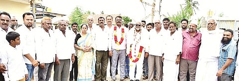 ಹಲಸಹಳ್ಳಿ ವಿವಿಧೋದ್ದೇಶ ಪ್ರಾಥಮಿಕ ಗ್ರಾಮೀಣ ಕೃಷಿ ಸಹಕಾರ ಸಂಘದ ನೂತನ ಅಧ್ಯಕ್ಷ ಫಾರೂಕ್ ಪಾಷಾ ಮತ್ತು ಉಪಾಧ್ಯಕ್ಷ ಎಚ್.ಎಂ.ನಾಗರಾಜು ಅವರನ್ನು ಸನ್ಮಾನಿಸಲಾಯಿತು.