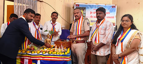 ಮಾನ್ವಿ ತಾಪಂ ಸಭಾಂಗಣದಲ್ಲಿ ಗೌತಮ ಬುದ್ಧ ಜಯಂತಿ ಕಾರ್ಯಕ್ರಮವನ್ನು ತಹಸೀಲ್ದಾರ್ ಭೀಮರಾಯ ರಾಮದುರ್ಗ ಭಗವಾನ್ ಉದ್ಘಾಟಿಸಿದರು. ಗ್ರೇಡ್-2 ತಹಸೀಲ್ದಾರ್ ಅಬ್ದುಲ್ ವಾಹಿದ್, ಪಿಐ ಸೋಮಶೇಖರ ಕೆಂಚರಡ್ಡಿ ಇತರರಿದ್ದರು.