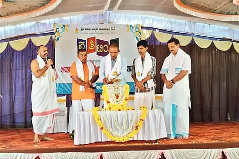 ಸಾಗರ ತಾಲೂಕಿನ ತುಮರಿ ಹುಲ್ಕೋಡು ಗ್ರಾಮದಲ್ಲಿ ಆಯೋಜಿಸಿದ್ದ ಹೊಸನಗರ ಪ್ರಾಂತ್ಯದ ಪ್ರತಿಬಿಂಬ ಕಾರ್ಯಕ್ರಮವನ್ನು ಬಾಲಚಂದ್ರ ಭಟ್ ಉದ್ಘಾಟಿಸಿದರು. ಗಣಪತಿ ಭಟ್, ಸುಚೇತನ ಶಾಸ್ತ್ರಿ, ಪ್ರಸನ್ನ ಕೆರೆಕೈ ಇದ್ದರು.