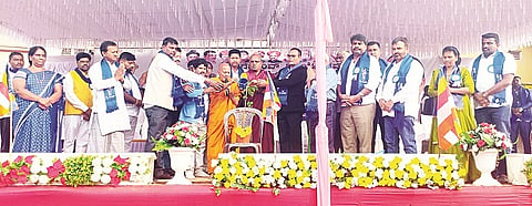 ಸಕಲೇಶಪುರದ ಹಳೇ ಬಸ್ ನಿಲ್ದಾಣದಲ್ಲಿ ಭೀಮಾ ಕೋರೆಂಗಾವ್ ವಿಜಯೋತ್ಸವ ಆಚರಿಸಲಾಯಿತು.