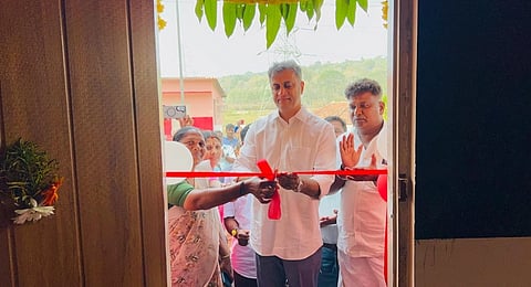 ವಿರಾಜಪೇಟೆ ತಾಲೂಕಿನ ಚೆನ್ನಯ್ಯನಕೋಟೆಯಲ್ಲಿ ನೂತನ ಶಾಲಾ ಕಟ್ಟಡವನ್ನು ಶಾಸಕ ಅಜ್ಜಿಕುಟ್ಟಿರ ಎಸ್.ಪೊನ್ನಣ್ಣ ಉದ್ಘಾಟಿಸಿದರು. ಪಟ್ಟಡ ರಂಜಿ ಪೂಣಚ್ಚ, ಪಂಚಾಯಿತಿ ಅಧ್ಯಕ್ಷೆ ಜಯಲಕ್ಷ್ಮೀ, ವಿಜು ನಾರಾಯಣ, ಮಾಜಿ ಜಿಲ್ಲಾ ಪಂಚಾಯಿತಿ ಸದಸ್ಯ ಗಣೇಶ್, ಜಿಲ್ಲಾ ಅಲ್ಪಸಂಖ್ಯಾತ ಘಟಕದ ಅಧ್ಯಕ್ಷ ಹನೀಫ್, ತಾಲೂಕು ಅಲ್ಪಸಂಖ್ಯಾತ ಘಟಕದ ಅಧ್ಯಕ್ಷ ರಫೀಕ್, ಪಾಲಿಬೆಟ್ಟ ವಲಯ ಅಧ್ಯಕ್ಷ ಸಾಬಾ ಕಾಳಪ್ಪ, ಪಂಚಾಯಿತಿ ಸದಸ್ಯ ನಾಸಿರ್ ಇತರರು ಇದ್ದರು.